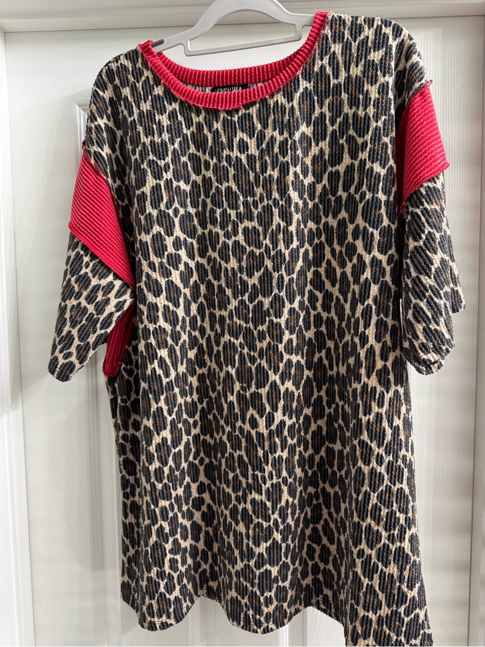 Heimish top size 2x leopard and red. NWT!